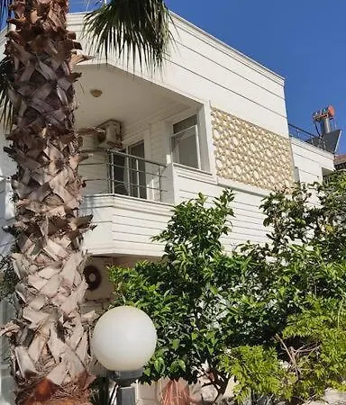 Hotel Kundu'da Havuzlu Bahceli