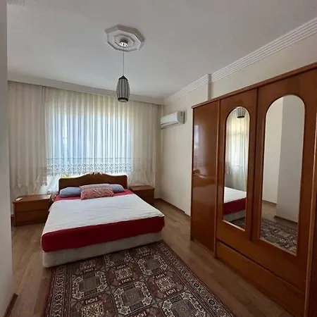 Kundu'da Havuzlu Bahceli Villa