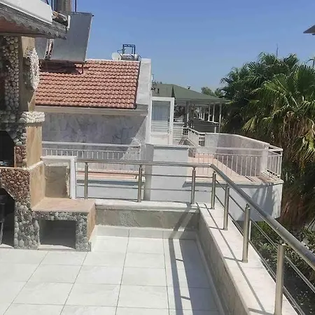 Villa Kundu'da Havuzlu Bahceli *