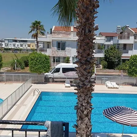 Kundu'da Havuzlu Bahceli Villa Antalya