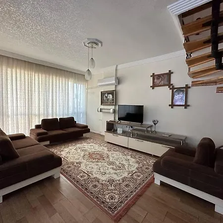 Kundu'da Havuzlu Bahceli Villa Antalya
