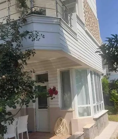 Kundu'da Havuzlu Bahceli Villa *