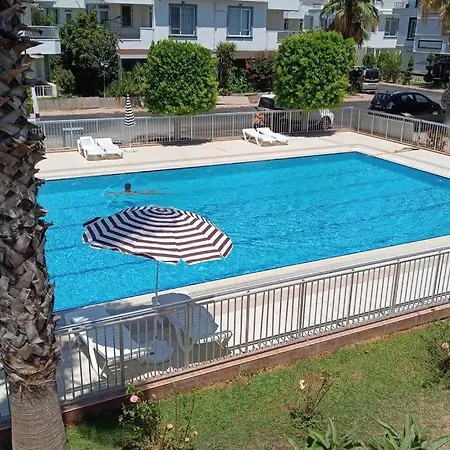 Kundu'da Havuzlu Bahceli Villa