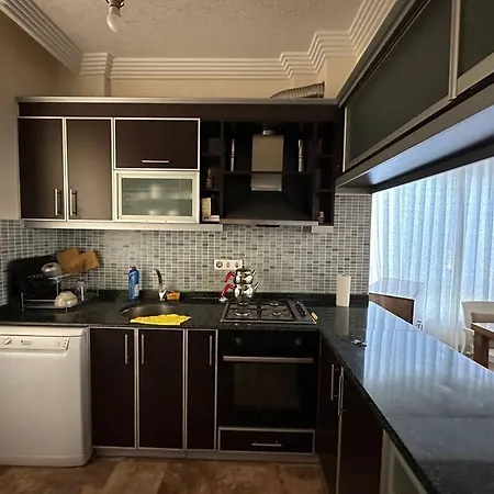 Kundu'da Havuzlu Bahceli Villa *